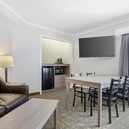 Best Western Plus Windjammer Inn & Conference Center Burlington Esterno foto
