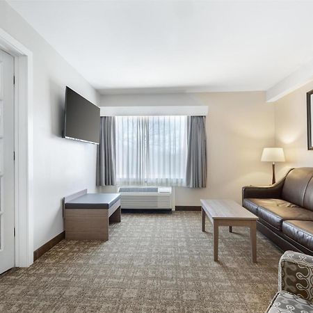 Best Western Plus Windjammer Inn & Conference Center Burlington Esterno foto