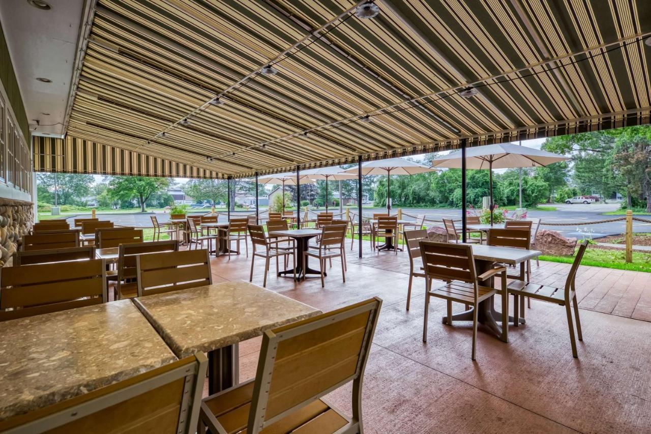Best Western Plus Windjammer Inn & Conference Center Burlington Esterno foto