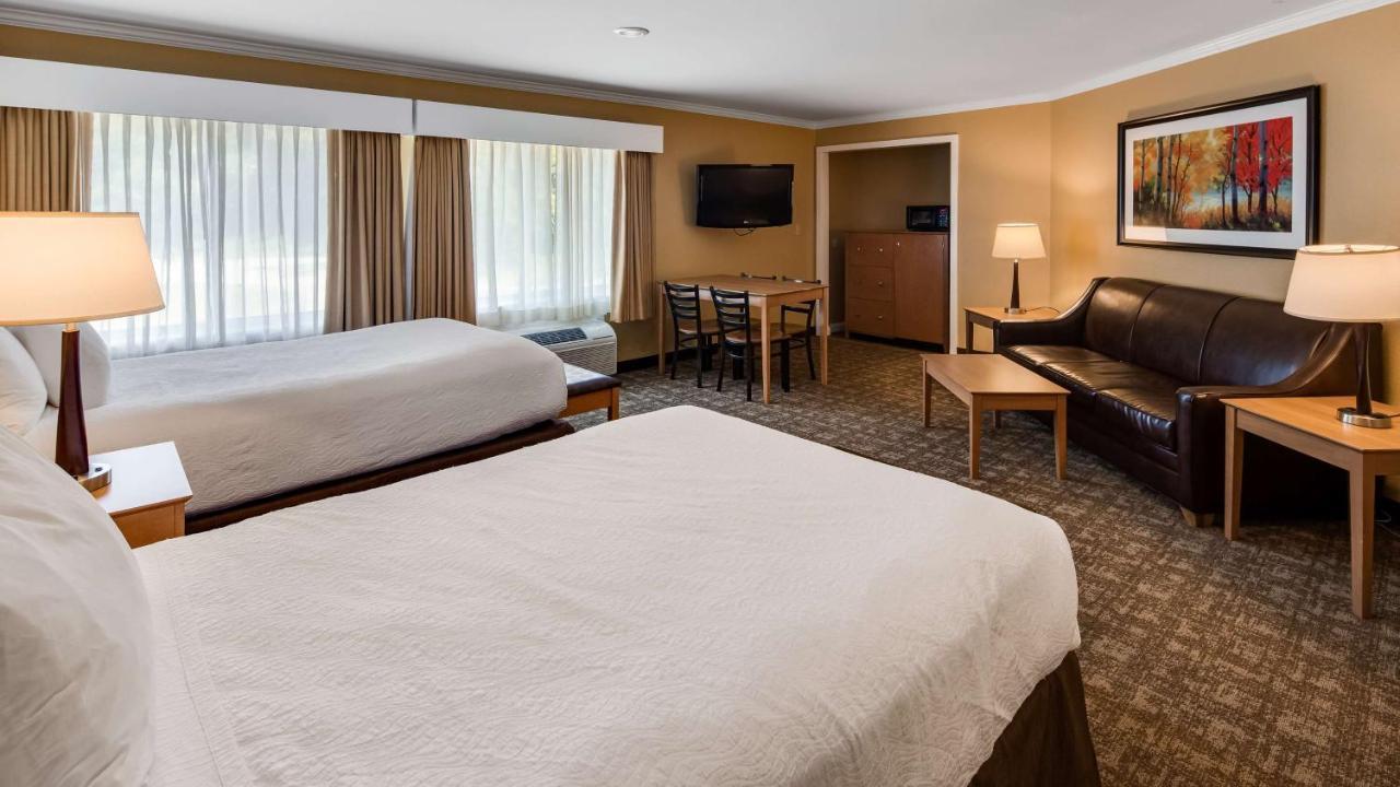 Best Western Plus Windjammer Inn & Conference Center Burlington Esterno foto