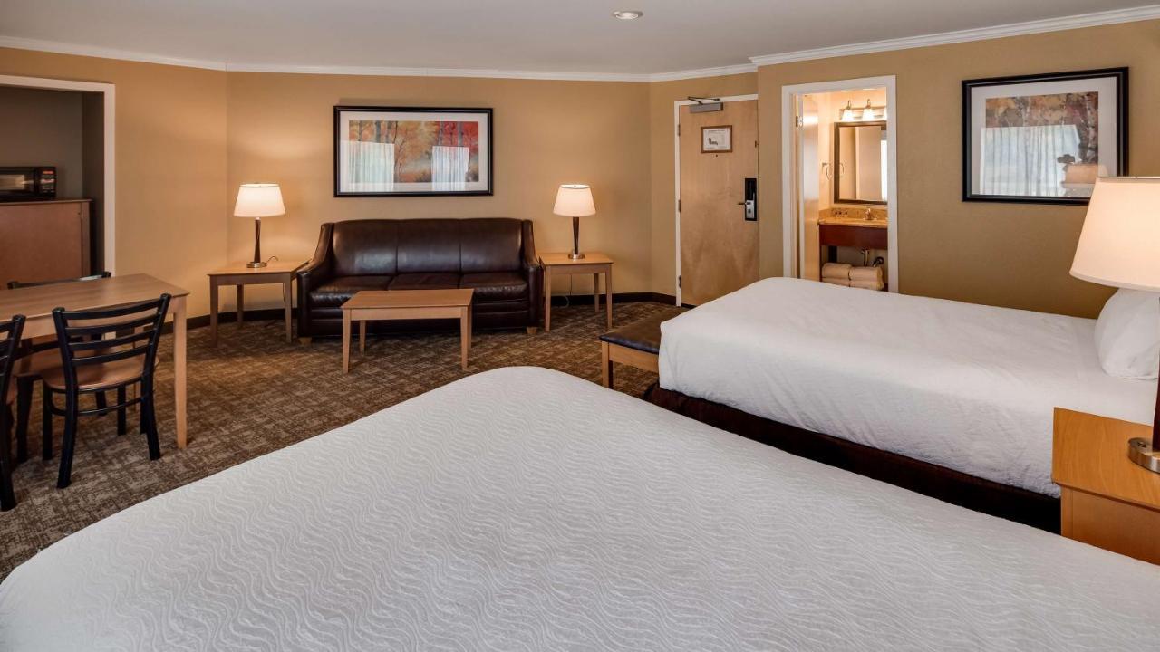 Best Western Plus Windjammer Inn & Conference Center Burlington Esterno foto