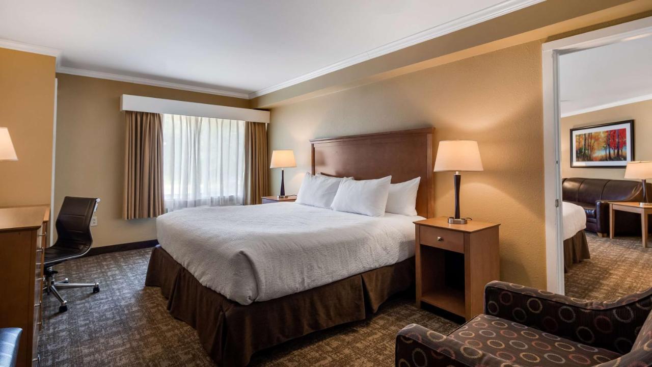Best Western Plus Windjammer Inn & Conference Center Burlington Esterno foto