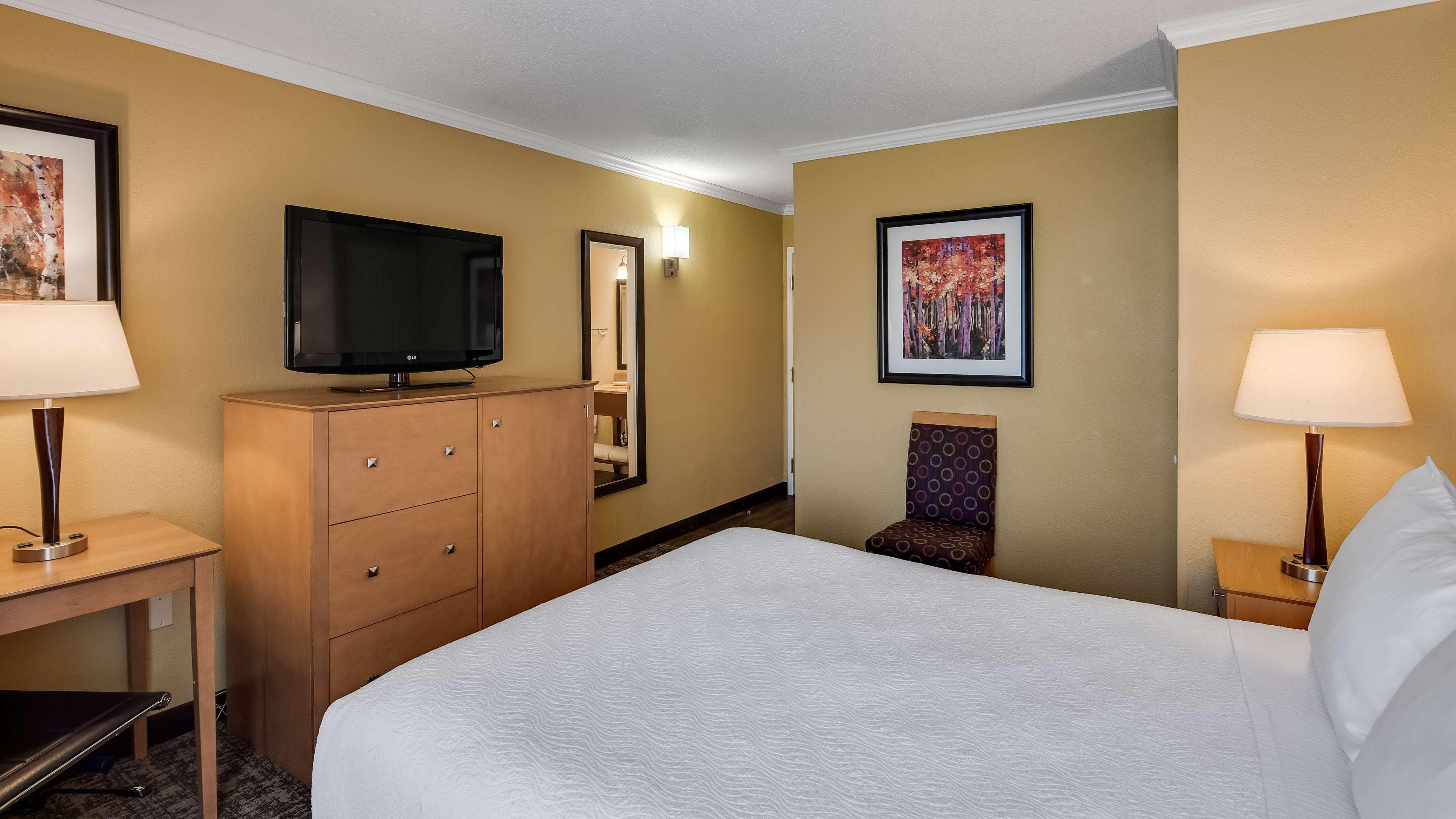 Best Western Plus Windjammer Inn & Conference Center Burlington Esterno foto