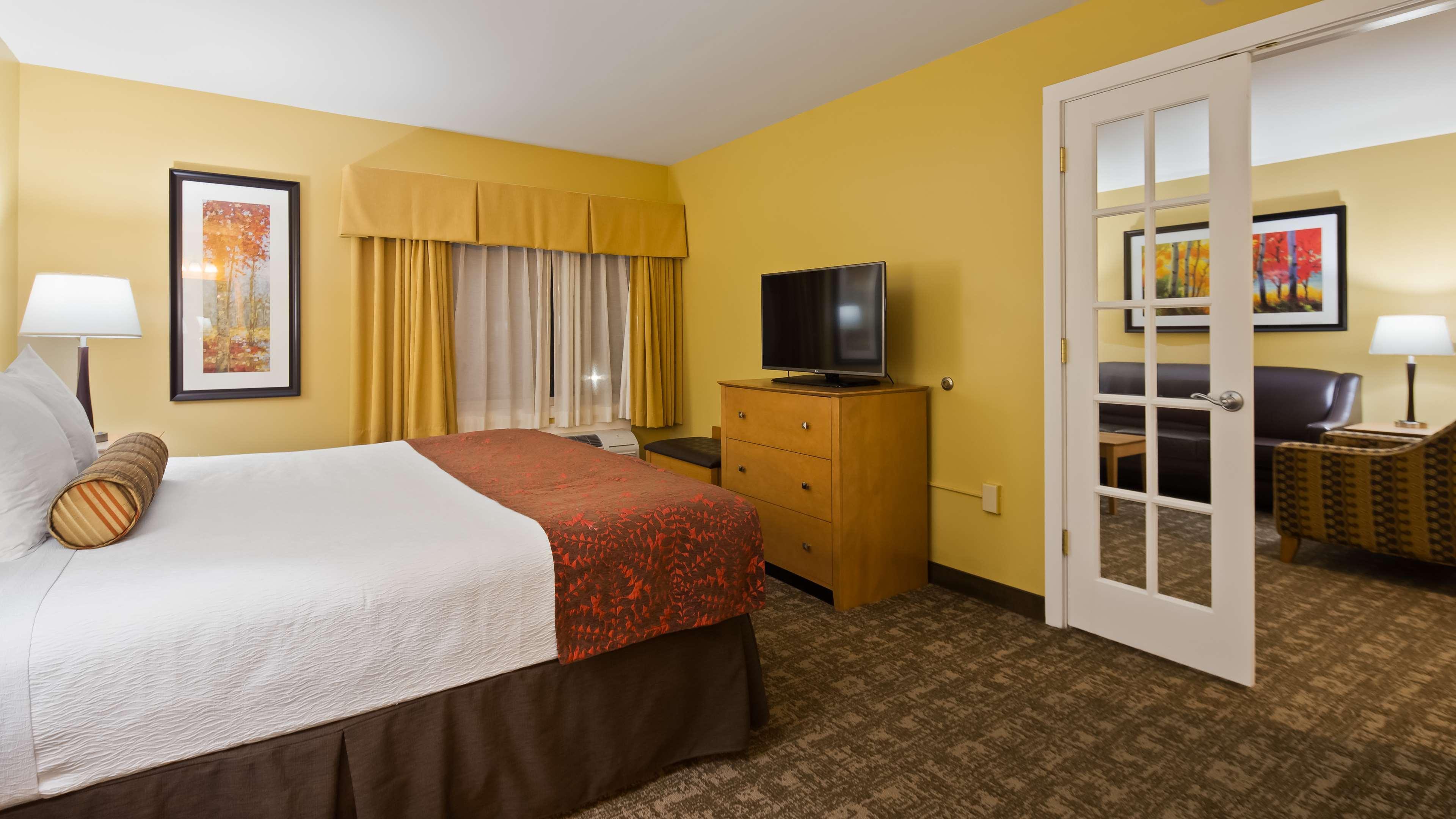 Best Western Plus Windjammer Inn & Conference Center Burlington Esterno foto