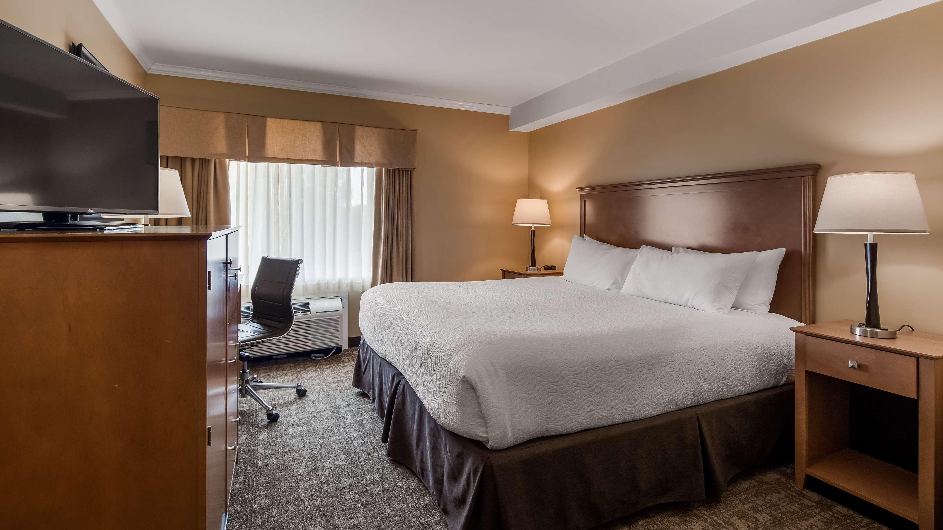 Best Western Plus Windjammer Inn & Conference Center Burlington Esterno foto