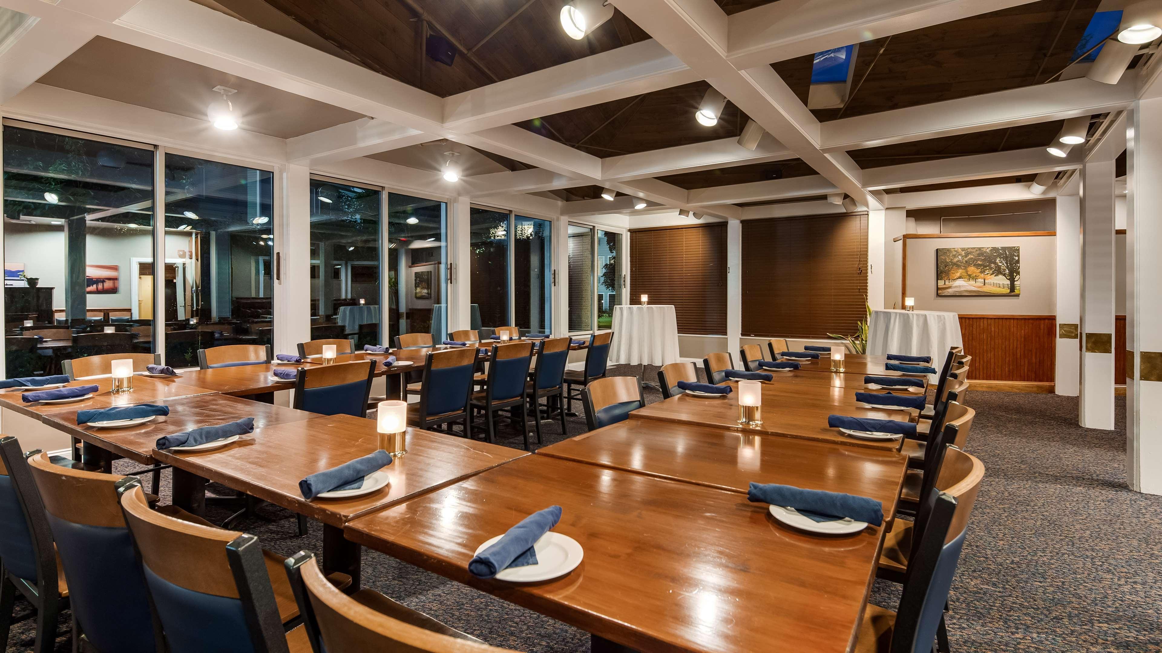 Best Western Plus Windjammer Inn & Conference Center Burlington Esterno foto