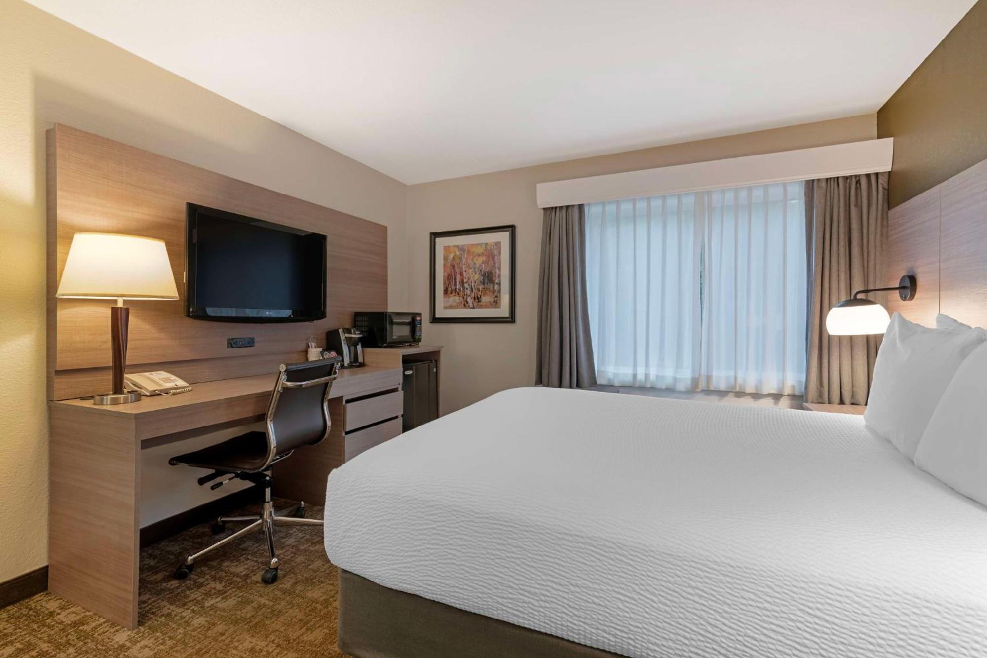 Best Western Plus Windjammer Inn & Conference Center Burlington Esterno foto