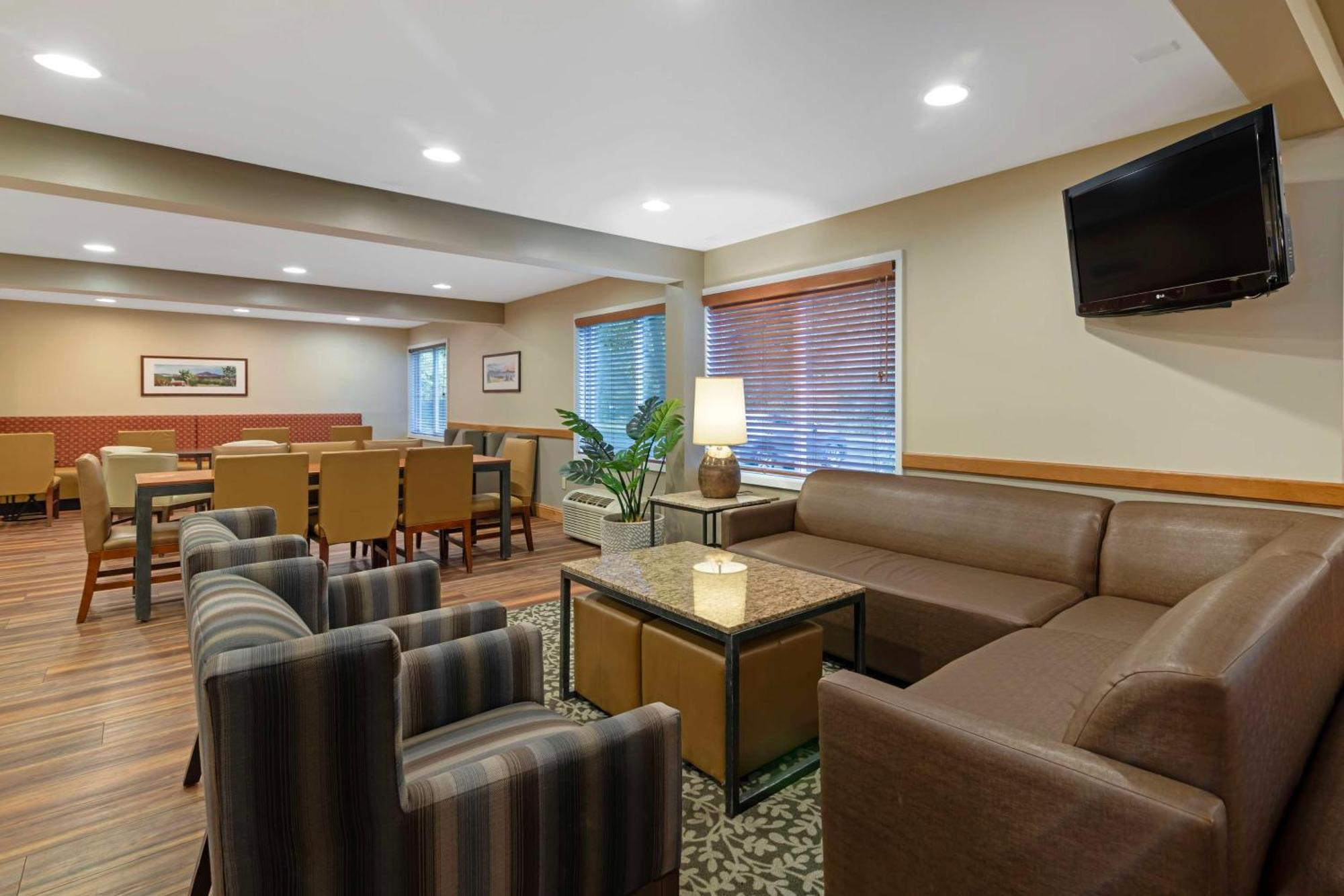 Best Western Plus Windjammer Inn & Conference Center Burlington Esterno foto