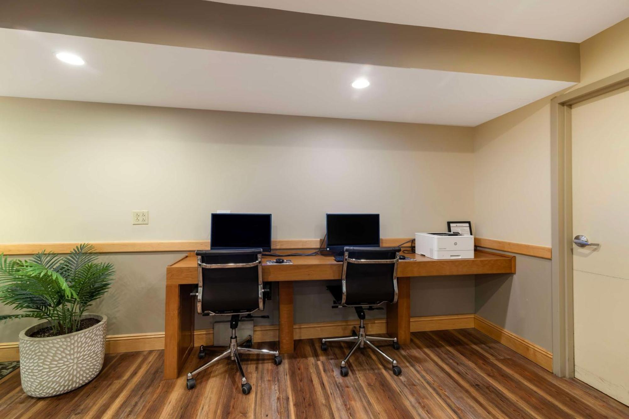 Best Western Plus Windjammer Inn & Conference Center Burlington Esterno foto