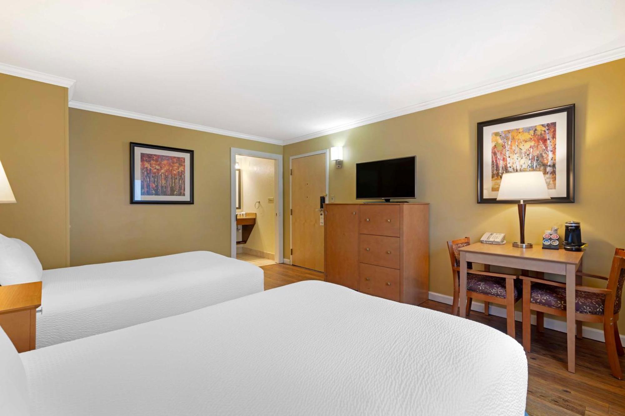 Best Western Plus Windjammer Inn & Conference Center Burlington Esterno foto