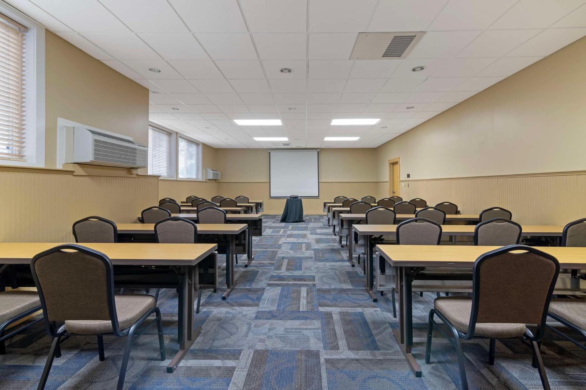Best Western Plus Windjammer Inn & Conference Center Burlington Esterno foto