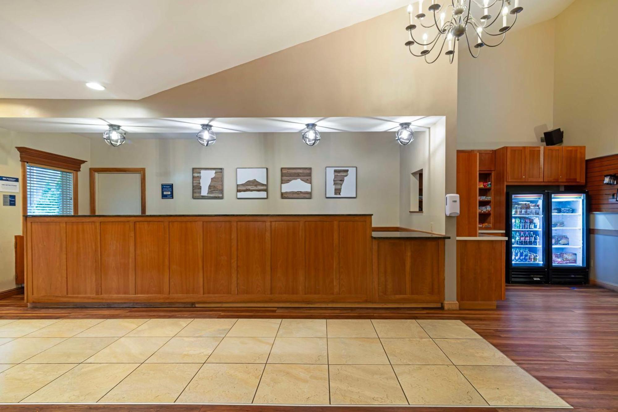 Best Western Plus Windjammer Inn & Conference Center Burlington Esterno foto