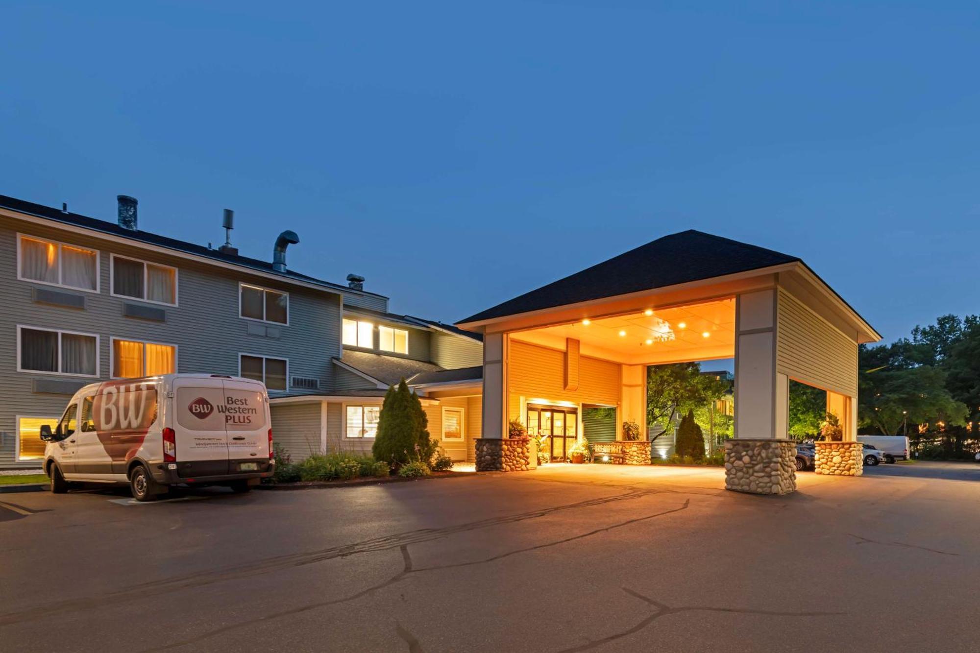 Best Western Plus Windjammer Inn & Conference Center Burlington Esterno foto