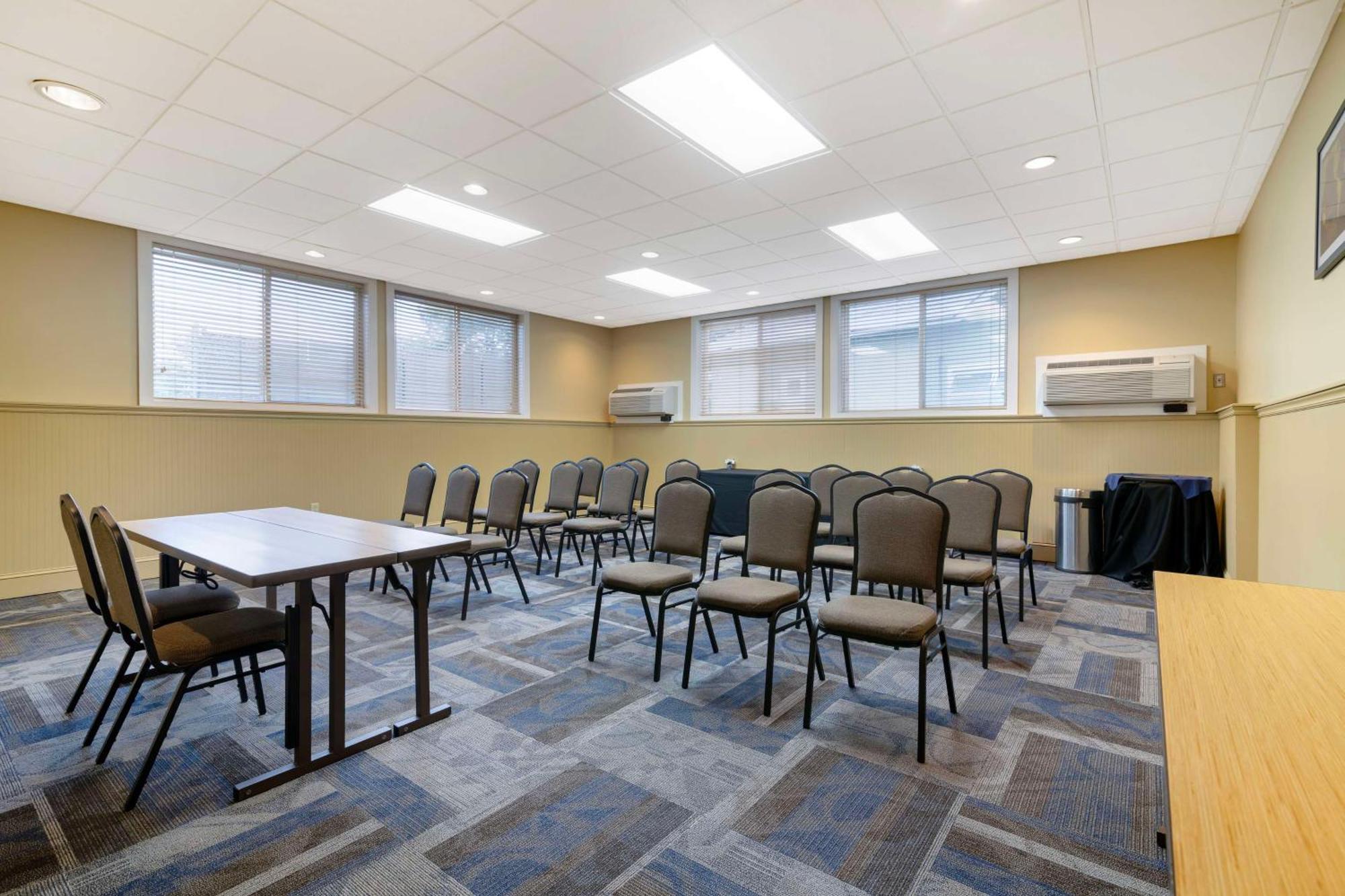 Best Western Plus Windjammer Inn & Conference Center Burlington Esterno foto