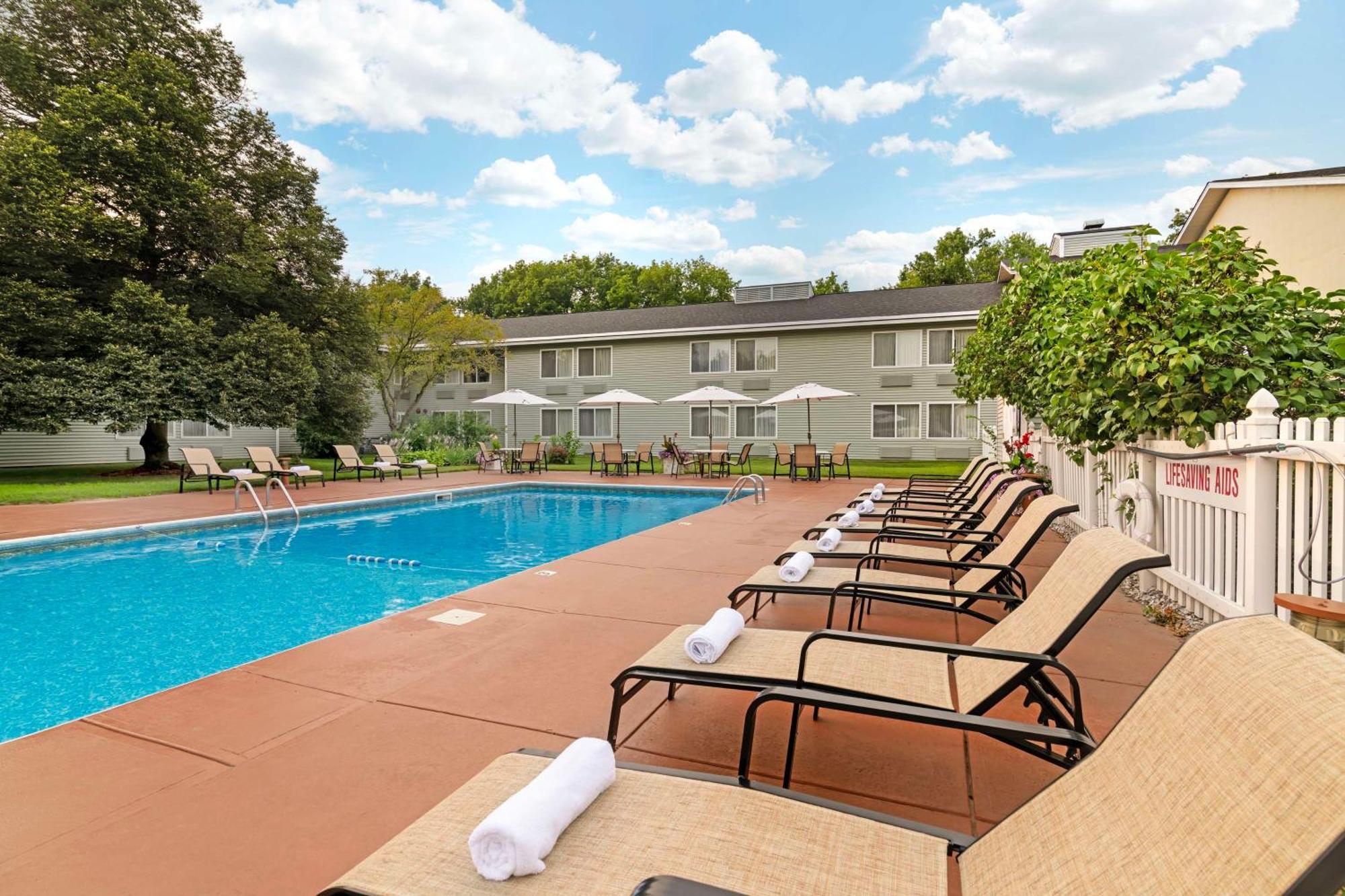 Best Western Plus Windjammer Inn & Conference Center Burlington Esterno foto