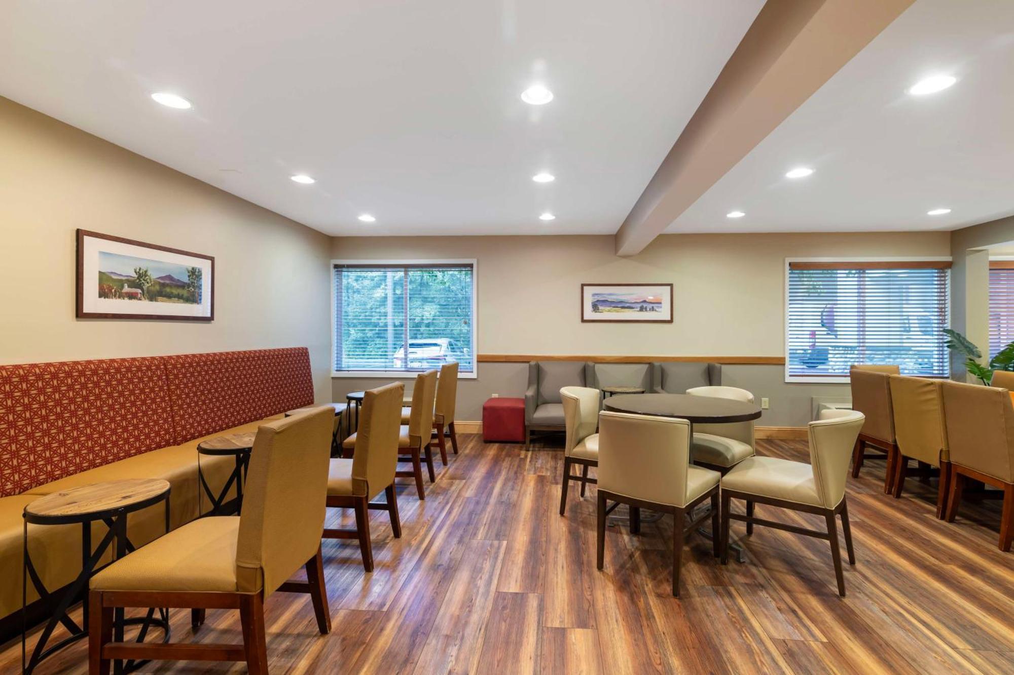 Best Western Plus Windjammer Inn & Conference Center Burlington Esterno foto