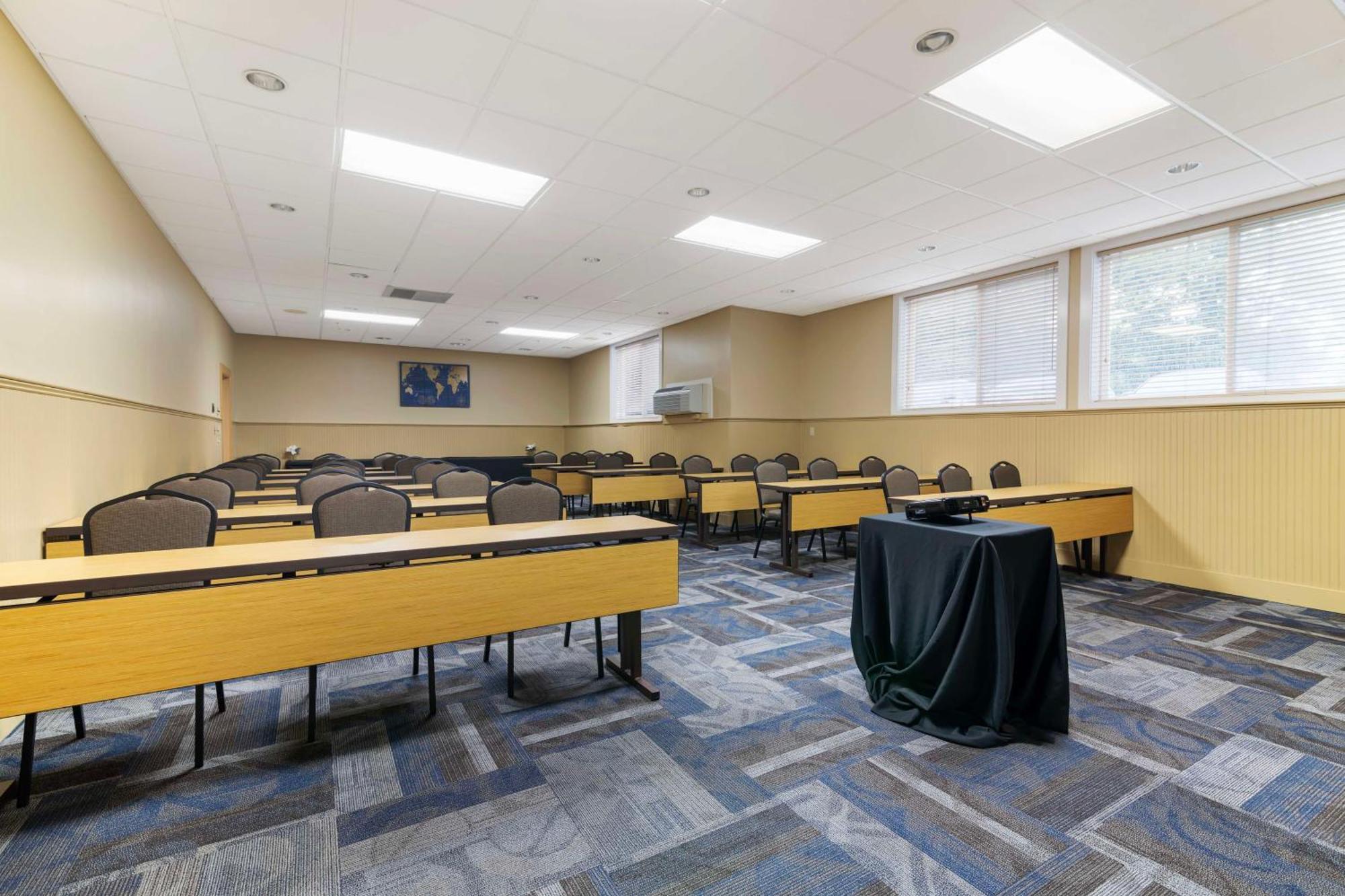 Best Western Plus Windjammer Inn & Conference Center Burlington Esterno foto