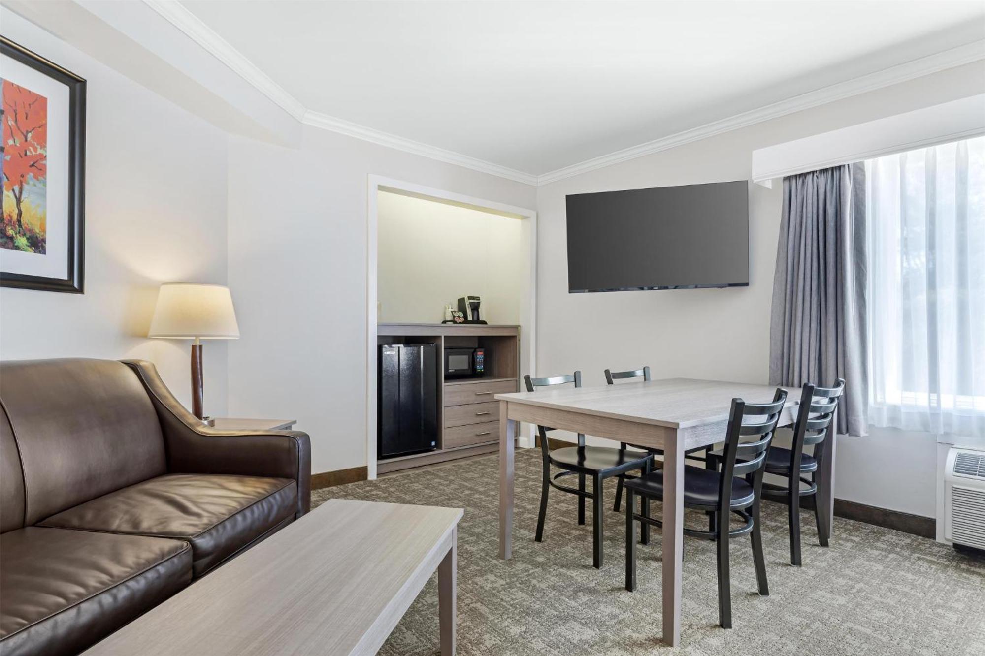 Best Western Plus Windjammer Inn & Conference Center Burlington Esterno foto
