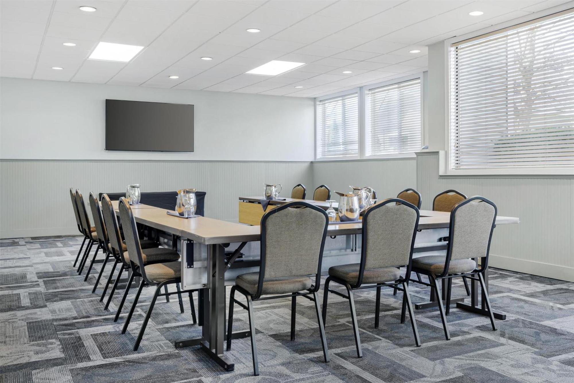 Best Western Plus Windjammer Inn & Conference Center Burlington Esterno foto